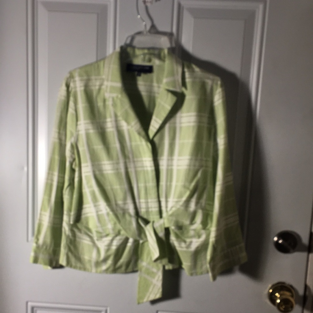 Jones New York woman’s green & white button front lightweight shirt size MP